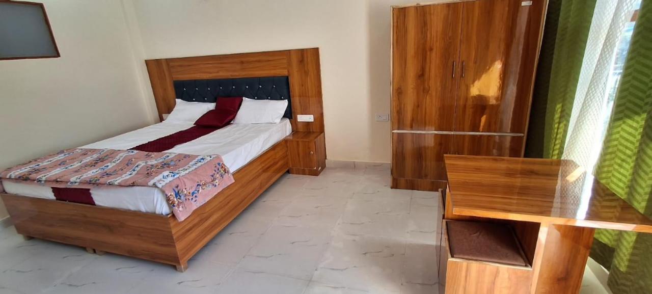 Parvatiya Homestay Масурі Екстер'єр фото