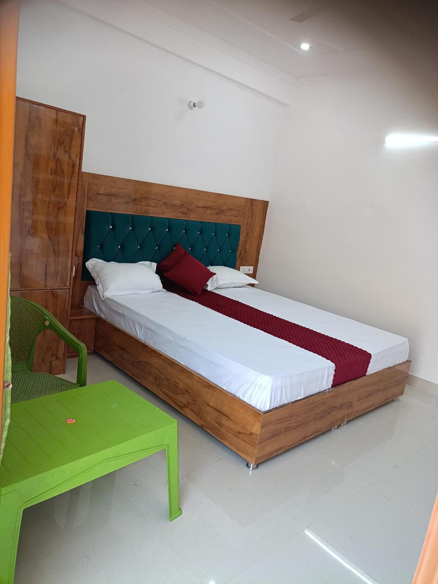 Parvatiya Homestay Масурі Екстер'єр фото